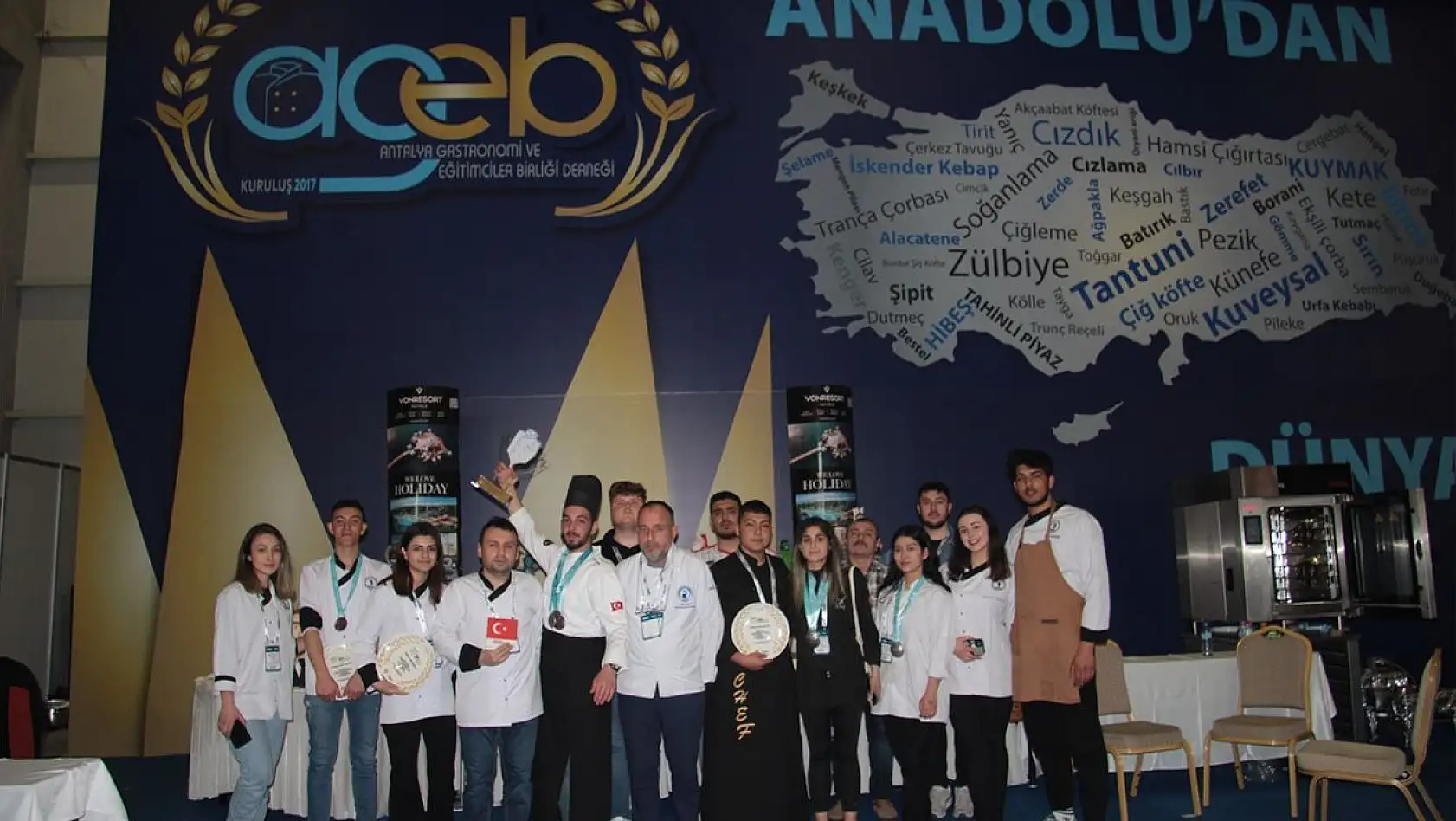 PAÜ öğrencileri mutfak yarışmasından 3 kupa ve 26 madalya ile döndü