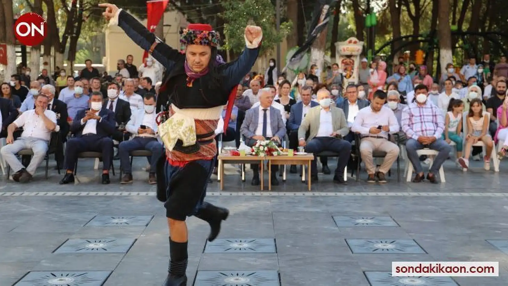 Saruhanlı'da 14. Altın Üzüm ve Kültür Festivali başladı