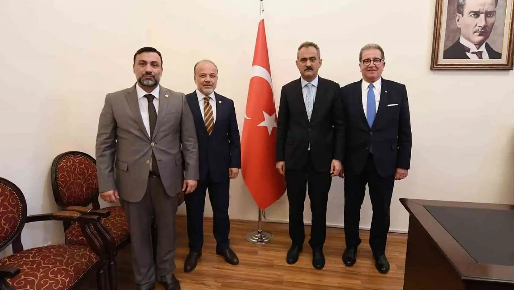 Söke Ticaret Borsası Başkanı Nejat Seğel, Bakan Özer ile görüştü