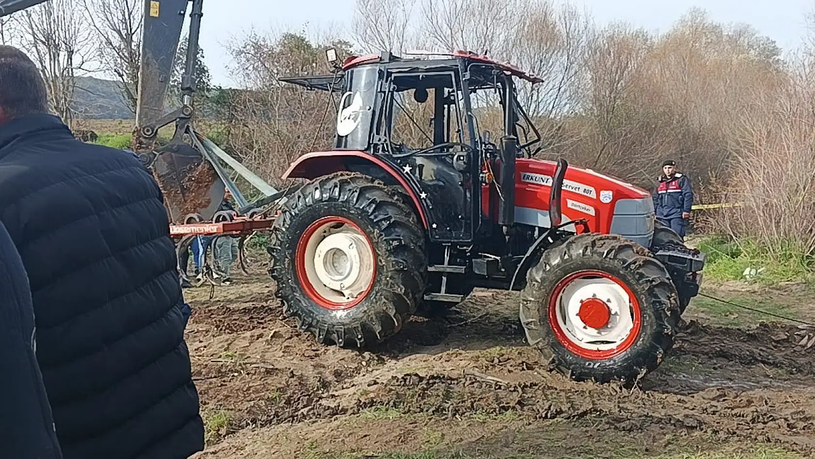 Susurluk'ta traktörle evinden ayrılan gençten haber alınamıyor