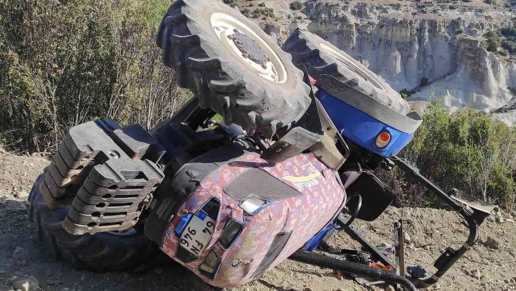 Takla atan traktörün sürücüsü yaralandı