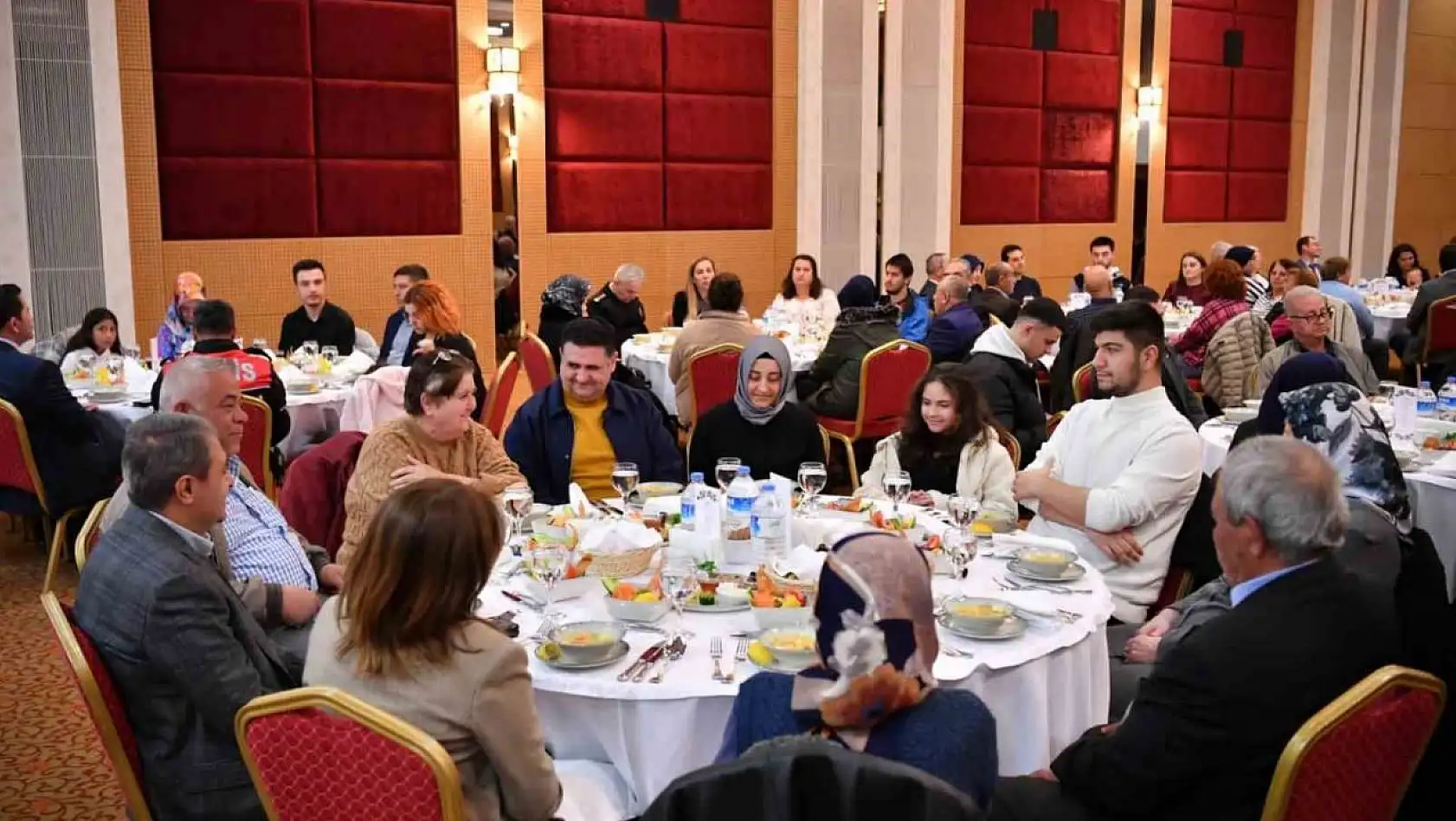 Vali Şıldak Edremit'te iftar programına katıldı