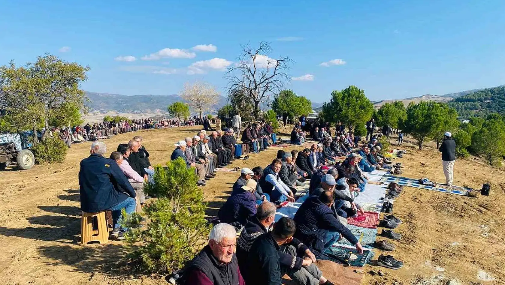 Sarıgöllüler yağmur duasına çıktı