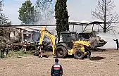 Ayvalık'ta kereste deposunda çıkan yangın güçlükle söndürüldü