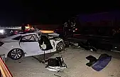 Balıkesir'de arefe günü kazayla başladı: Kamyona çarpan otomobilde 2 kişi hayatını kaybetti