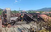 Burhaniye'de odunlukta çıkan yangın eve sıçradı
