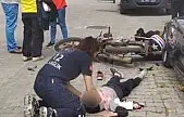 Edremit'te motosiklet ve otomobil çarpıştı: 3 çocuk yaralandı