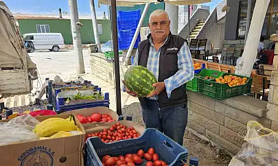 20 yıldır tarlada üretip pazarda satıyor