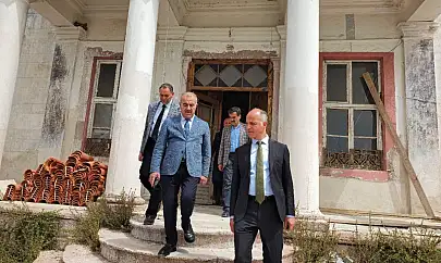 Ayvalık'ta Tarihi Kız Meslek Lisesi'nin restorasyonu sürüyor