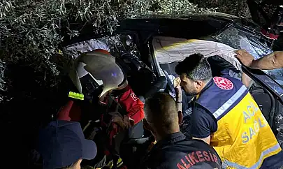 Ayvalık'ta zincirleme kaza: 1'i ağır 5 yaralı