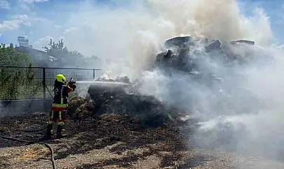 Balıkesir'de 500 balya saman kül oldu