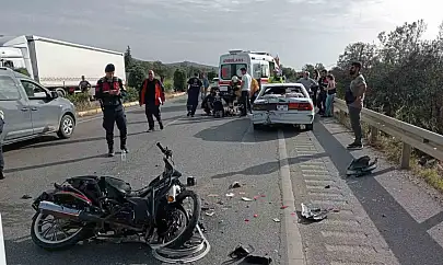 Balıkesir'de motosiklet ile otomobil çarpıştı: 2 yaralı