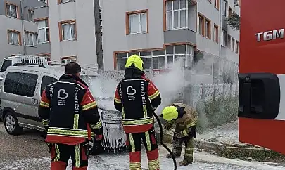 Bandırma'da araç yangını korkuttu