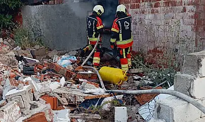 Burhaniye'de tek katlı ev yandı