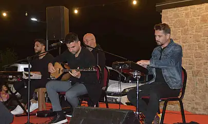 Gömeç'te 4. Ulubeyler Yağlı Pehlivan Güreşleri öncesi türkü gecesi