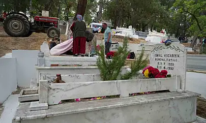 Kazdağları eteklerindeki mezarlıkta 600 yıllık Hıdırellez geleneği sürdürülüyor