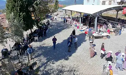 Köyün kadınları seferler oldu, binlerce gözleme aynı anda pişti