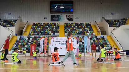 Balıkesir'de 48 bin 500 çocuk şenlikte buluştu