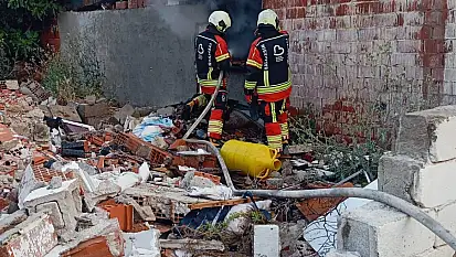 Burhaniye'de tek katlı ev yandı