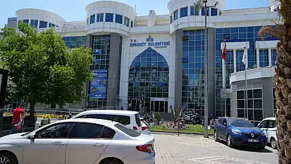 Edremit Belediyesi Yapı Kontrol Müdürlüğü'ne operasyon: 3'ü belediye personeli 7 kişi gözaltında