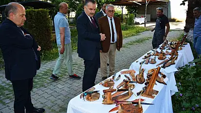 Edremit'te elle dövülen bıçaklar sergisi hayran bıraktı