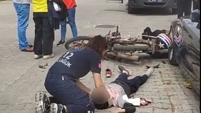 Edremit'te motosiklet ve otomobil çarpıştı: 3 çocuk yaralandı