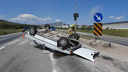 Gönen'de trafik kazası: Takla atan araçta 2 kişi yaralandı