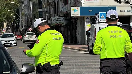 Balıkesir'in Gönen ilçesinde trafik uygulaması: 46 araç kontrol edildi