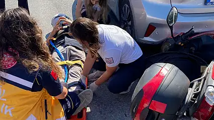 Bandırma'da motosiklet kırmızı ışıkta bekleyen araca çarptı