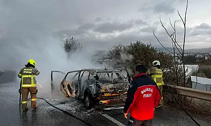 Balıkesir'de otomobil seyir halindeyken yandı