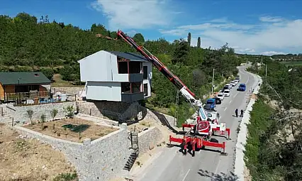 Evi yıkımdan vinçle kurtaran kişi konuştu