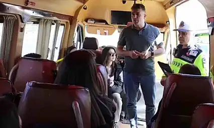 Manisa'da sivil jandarma yolcu gibi otobüse binerek denetleme yaptı