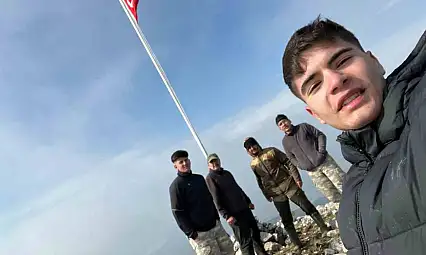Soma'nın zirvesinde Türk bayrağını dalgalandırdılar