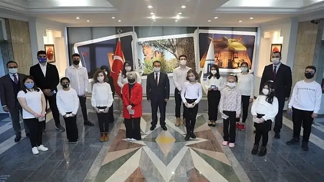 'İstiklal Marşını Güzel Okuma Yarışması'nda dereceye girdiler