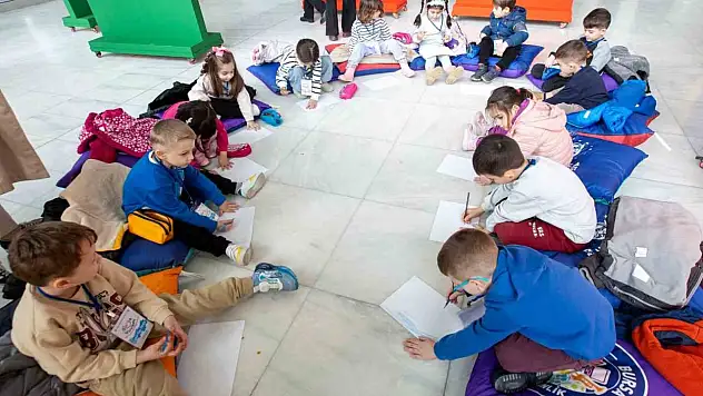 'Resimlerden Resim Beğen Sergisi'ne miniklerden ziyaret
