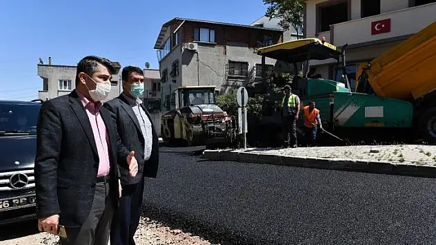 1 yılda 55 bin 700 ton asfalt