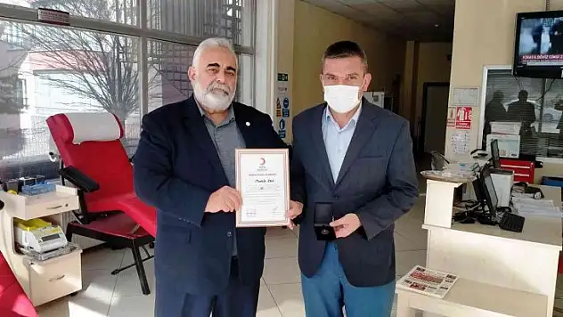 10 kez kan bağışlayan Mustafa Şen'e bronz madalya ve berat