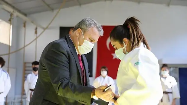 23 judocunun siyah kuşaklarını Başkan Çerçi taktı