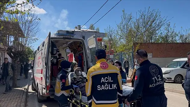 3 katlı binadaki yangında can pazarı...Anne ve kızı etkilendi