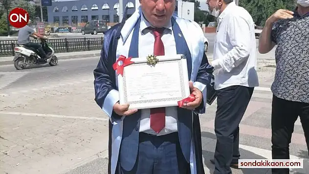 55 yaşında liseyi bitirdi