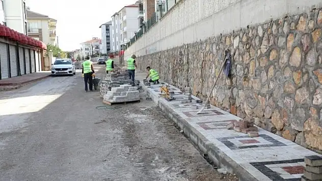 75 sokakta kaldırım çalışması sürüyor