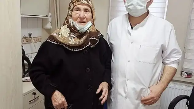 92 yaşındaki hastanın yeniden yürüme sevinci