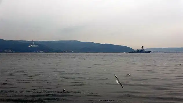 ABD savaş gemisi 'USS Thomas Hudner' Çanakkale Boğazı'ndan geçti