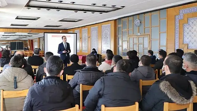 Acil sağlık hizmetleri personeline, 'Ambulans Kazalarının Önlenmesi ve Kış Tedbirleri' konulu eğitim