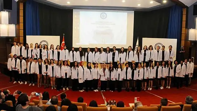 ADÜ'de fizyoterapistler beyaz önlüklerini giydi