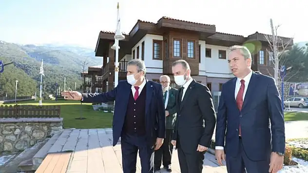 AK Partili Kandemir'den Yunusemre'nin projelerine tam not