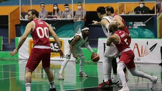 Akhisar Belediye Basket evinde Samsunspor'a takıldı