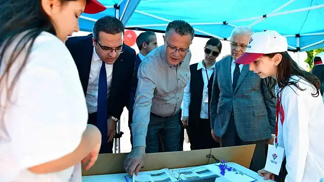 Alaşehir BİLSEM'de TÜBİTAK 4006 Bilim Fuarı açıldı