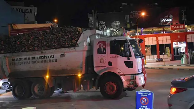 Alaşehirliler depremzedeler için kenetlendi