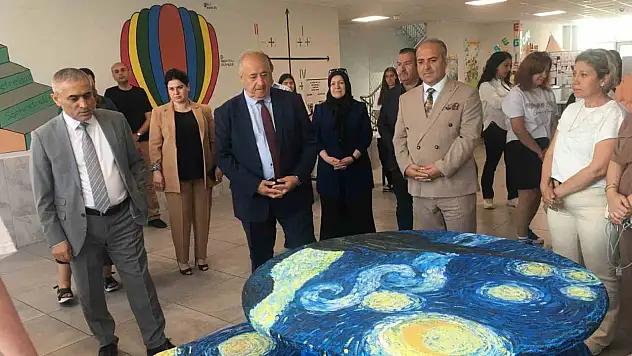 Aliağa 100. Yıl Ortaokulu'nda TÜBİTAK 4006 Bilim Fuarı açıldı